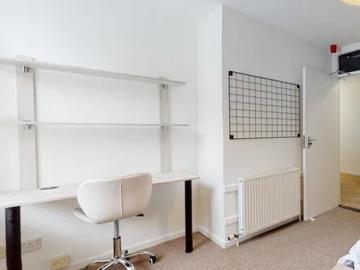 Chestnut Grove, Liverpool, L15 8HS, United Kingdom | 5 bed house for rent #137468901 | Rentberry