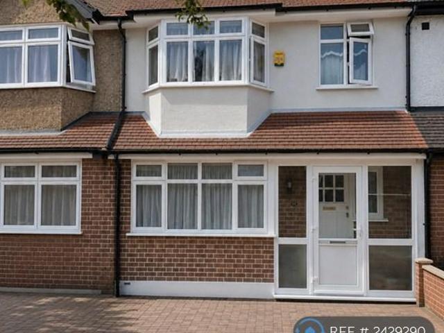 Chestnut Grove, Mitcham, CR4 6 bed detached house to rent £2,800 pcm £646 pw