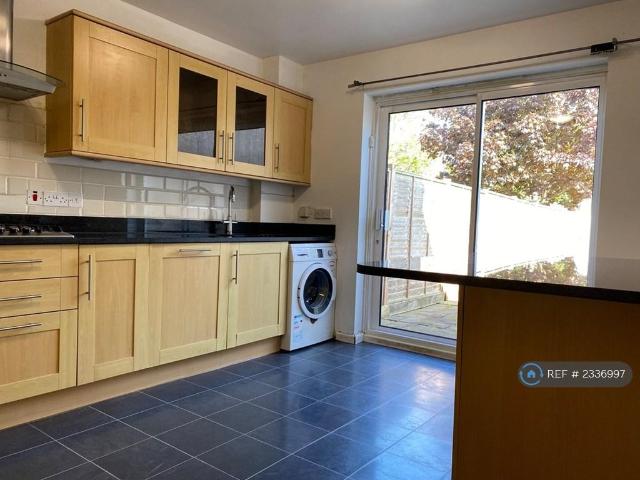 Chestnut Grove, New Malden, KT3 3 bed terraced house to rent £2,600 pcm £600 pw