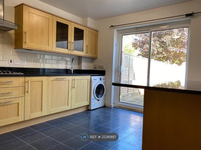 Chestnut Grove, New Malden KT3, 3 bed terraced house to rent, £2,600 pcm | PrimeLocation