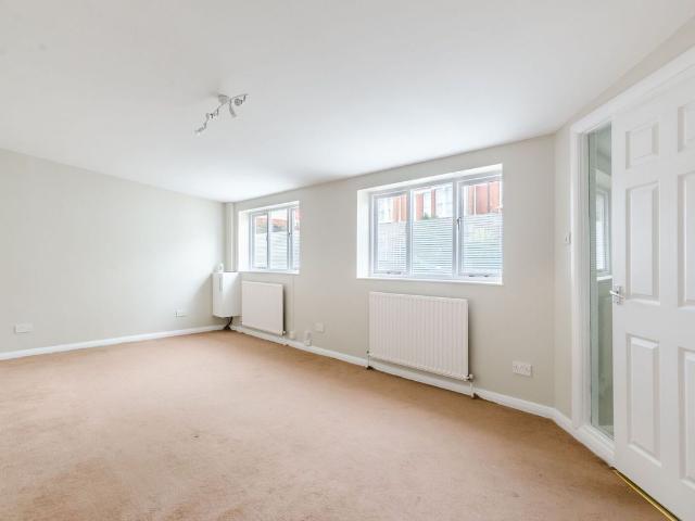 Chestnut Grove, Nightingale Triangle, London SW12, 1 bed bungalow to rent, £2,300 pcm | PrimeLocation