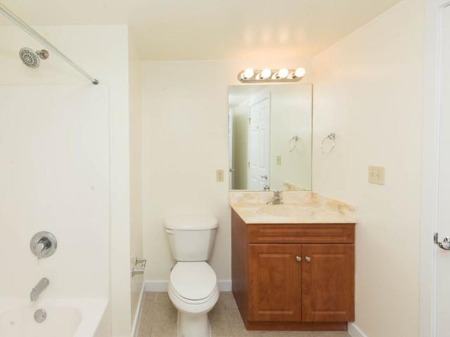 Chestnut Hill East 2 Bedroom Apartment for Rent at 2 Skiff St, Hamden, CT 06514
