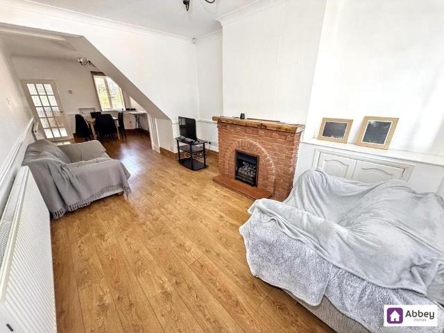Chestnut Road, Glenfield, LE3 2 bed terraced house to rent £1,100 pcm £254 pw