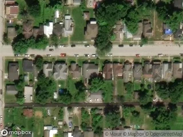 Chestnut St