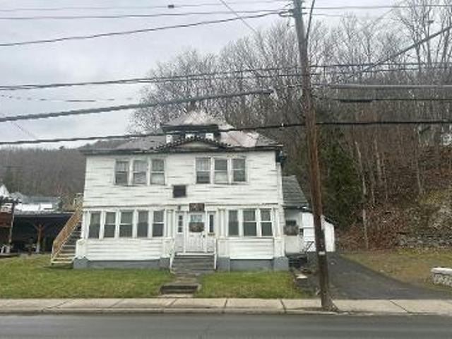 Chestnut St