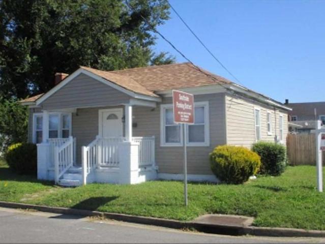 Chestnut St