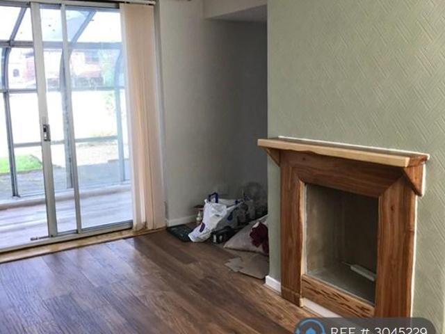 Chester Avenue, Dukinfield, SK16 2 bed semi detached house to rent £820 pcm £189 pw