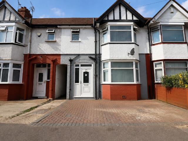 Chester Avenue, Luton LU4, 3 bed property to rent, £1,550 pcm | PrimeLocation
