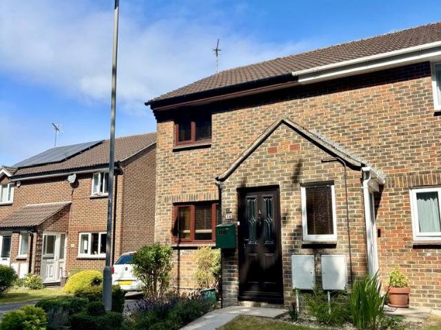 Chester Close, Dorchester DT1 2 bed semi detached house to rent £1,200 pcm £277 pw