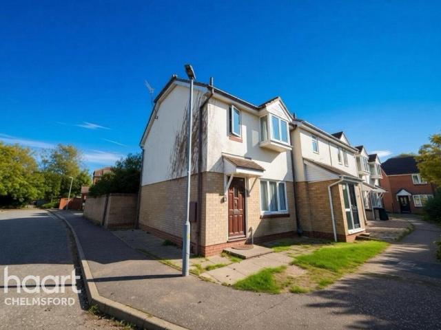 Chester Place, Chelmsford 3 bed terraced house to rent £1,650 pcm £381 pw