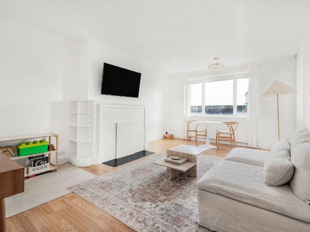 Chester Place, Green Lane, Northwood, Greater London HA6, 2 bed flat to rent, £1,725 pcm | PrimeLocation