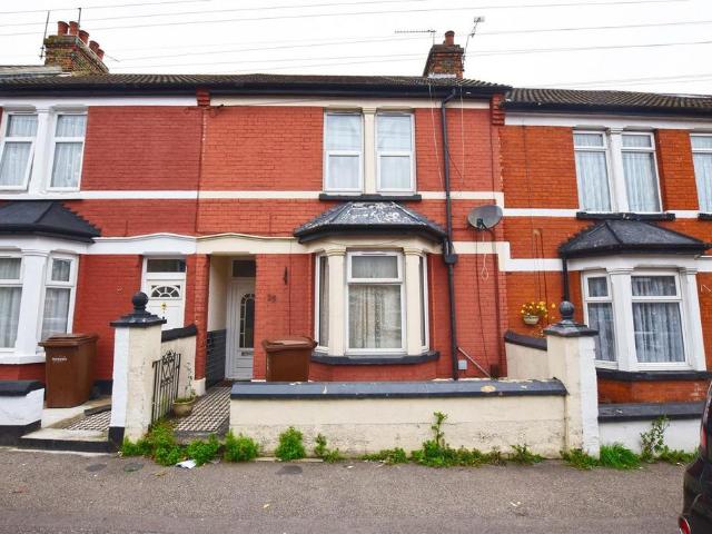 Chester Road, Gillingham 3 bed terraced house to rent £1,500 pcm £346 pw