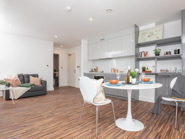Chester Road, Manchester M16 1 bed apartment to rent £1,228 pcm £283 pw
