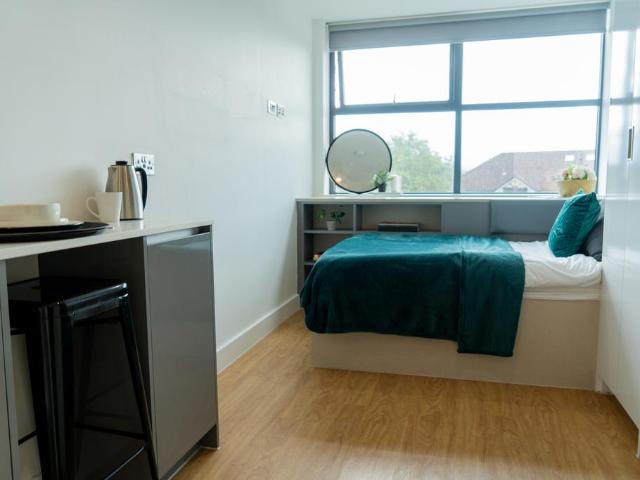 Chester Road, Manchester M16 1 bed apartment to rent £933 pcm £215 pw