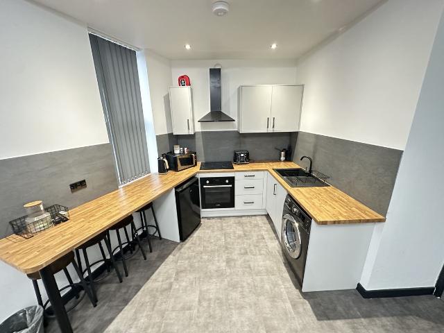 Chester Road, Manchester M16, 2 bed flat to rent, £1,395 pcm | PrimeLocation
