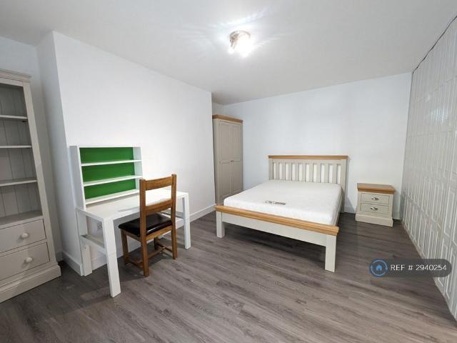 Chesterfield Buildings, Bristol, BS8 2 bed flat to rent £1,950 pcm £450 pw