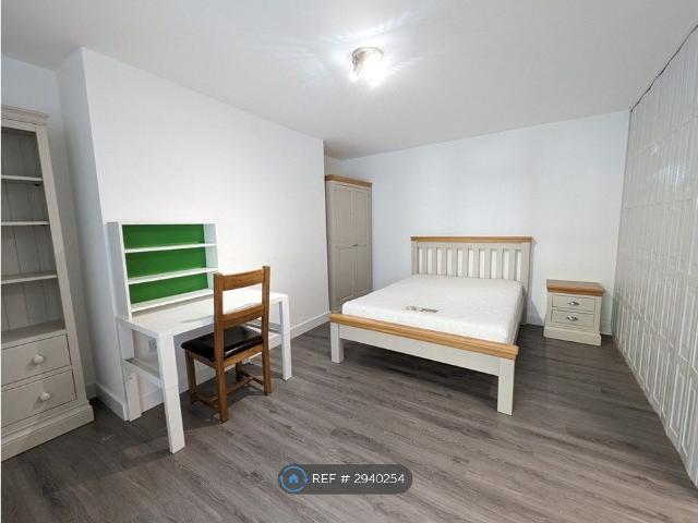 Chesterfield Buildings, Bristol BS8, 2 bed flat to rent, £1,950 pcm | PrimeLocation