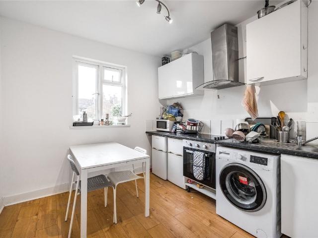 Chesterfield Gardens, Harringay, London N4, 2 bed flat to rent, £2,000 pcm | PrimeLocation