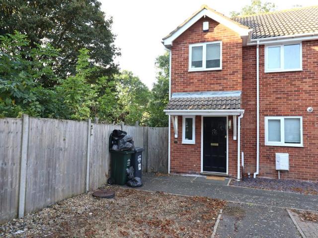 Chesterfield Drive, Dartford DA1 3 bed semi detached house to rent £1,900 pcm £438 pw