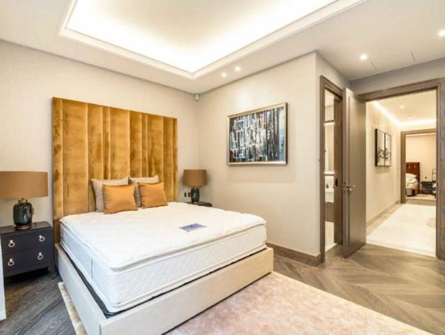 Chesterfield Hill, Mayfair, W1J