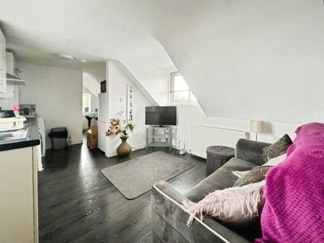 Chesterfield Road, Ashford, Surrey, TW15 3PD