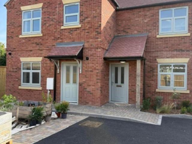 Chesterfield Road, Lichfield 1 bed apartment to rent £975 pcm £225 pw