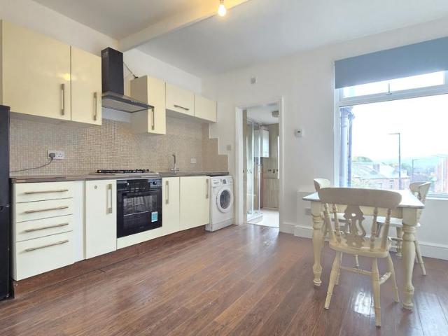 Chesterfield Road, Sheffield S8 2 bed flat to rent £900 pcm £208 pw