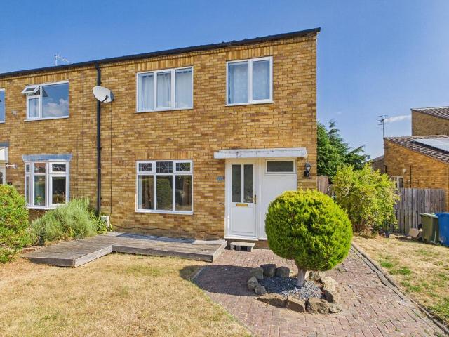 Chesterfield S40 3 bed semi detached house to rent £900 pcm £208 pw