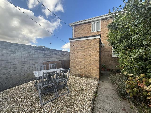 Chesterhill, Cramlington. 2 bed end of terrace house to rent £895 pcm £207 pw