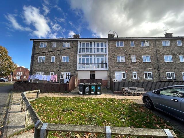 Chesters Avenue, Longbenton, Newcastle Upon Tyne NE12, 2 bed flat to rent, £800 pcm | PrimeLocation