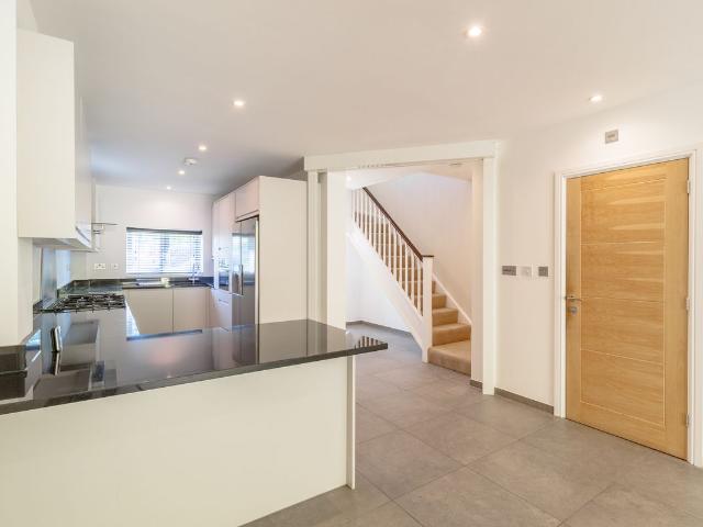 Chesterton Close, Wandsworth SW18, 4 bed shared accommodation to rent, £4,750 pcm | PrimeLocation