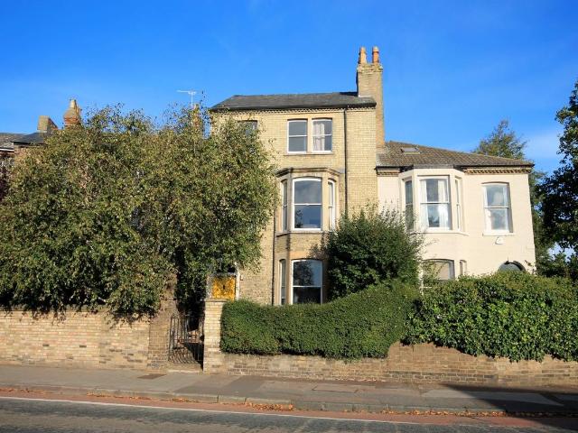 Chesterton Road, Cambridge CB4, 1 bed flat to rent, £1,450 pcm | PrimeLocation