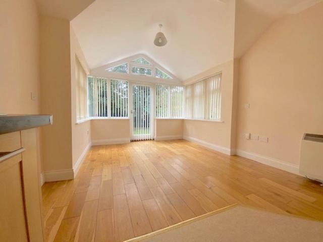 Chesterton Road, Cambridge, CB4 2 bed apartment to rent £1,800 pcm £415 pw