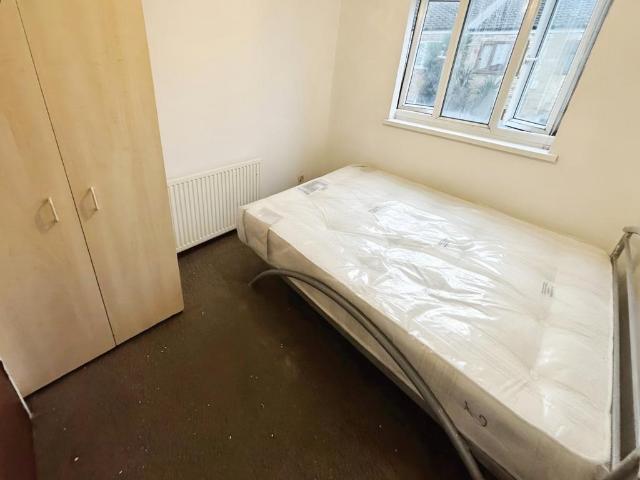 Chesterton Road, London E13 1 bed in a house share to rent £750 pcm £173 pw