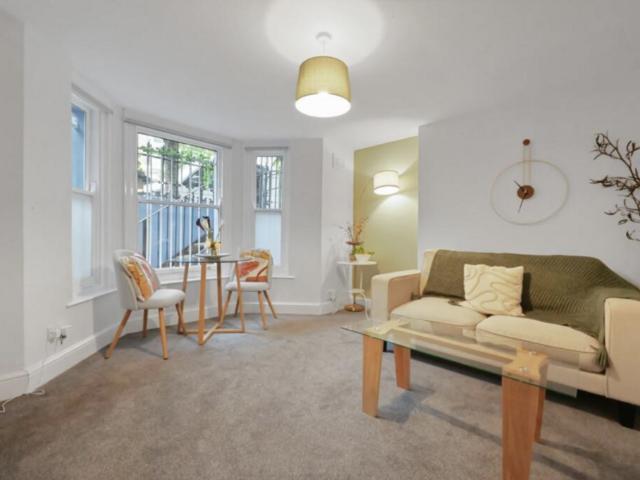 Chesterton Road, London, W10 1 bed apartment to rent £2,190 pcm £505 pw