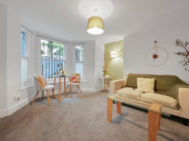 Chesterton Road, London W10, 1 bed flat to rent, £2,190 pcm | PrimeLocation
