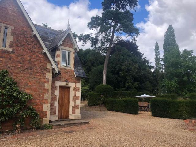 Chittoe, Devizes, Wiltshire 3 bed semi detached house to rent £2,250 pcm £519 pw