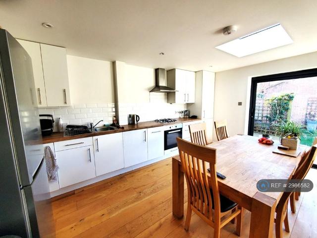 Chivalry Road, London, SW11 3 bed end of terrace house to rent £3,600 pcm £831 pw