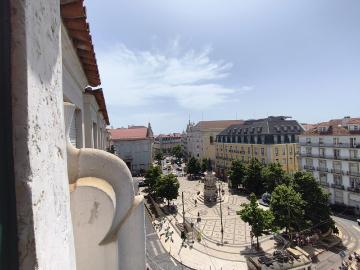 Chiado 2BR Penthouse | Camões Square Views