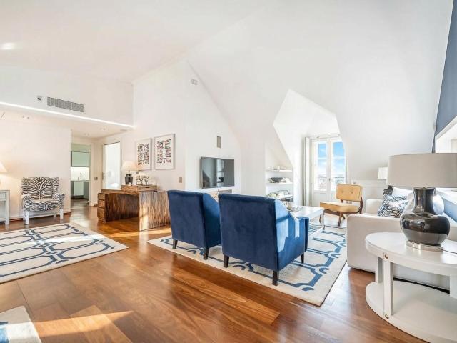 Chiado | Duplex de luxo com 3 quartos em uma localização pri. 236m² Santa Maria Maior