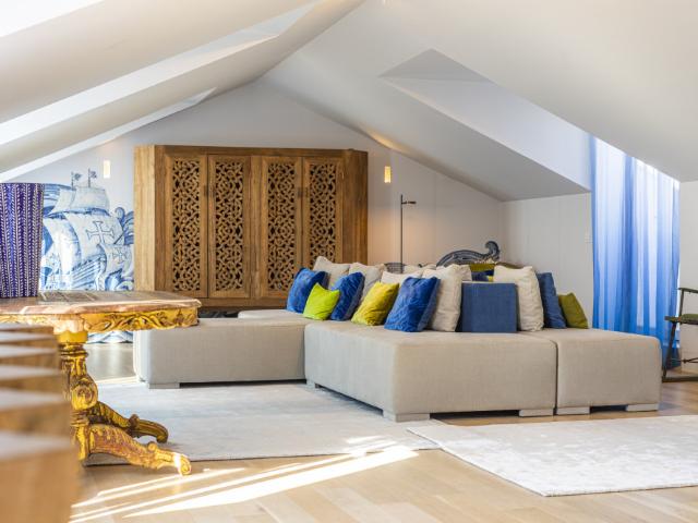 Chiado Rooftop Apartment by Cadenzalux