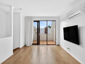 Chic Modern Living in Café Precinct