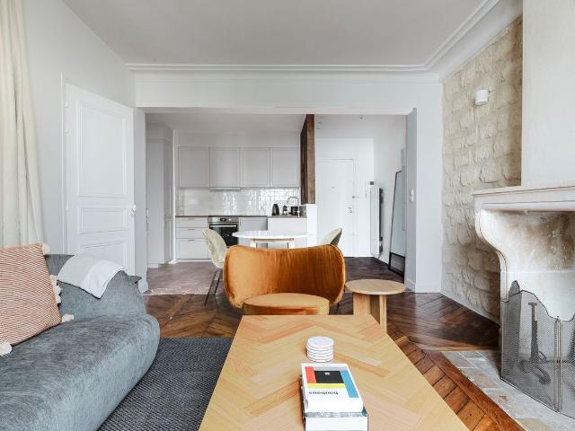 Chic Montmartre Apartment: Paris Awaits You, Paris Amsterdam Apartments for Rent