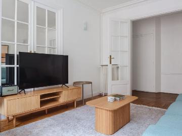 Chic Montmartre Oasis: Your Home in Paris, Paris Amsterdam Apartments for Rent