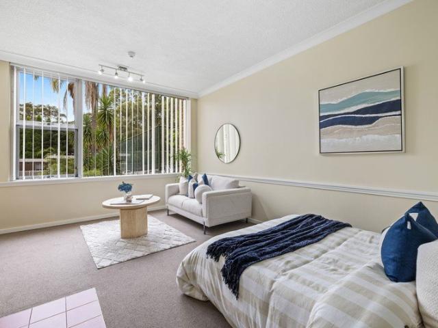 Chic North Facing Studio with sun filled interiors