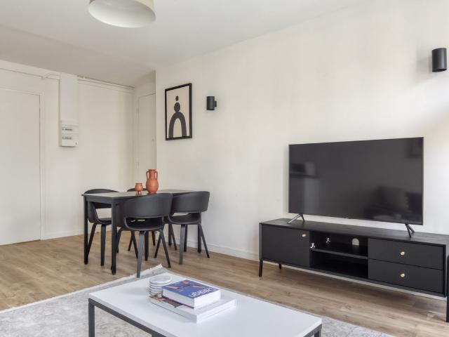 Chic One Bedroom Oasis in Chaussée d'Antin, Paris Amsterdam Apartments for Rent