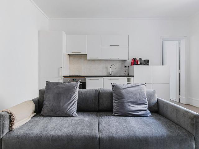 Chic One Bedroom Oasis in Paris, Paris Amsterdam Apartments for Rent