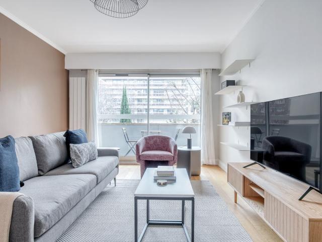 Chic One Bedroom Oasis in Ternes, Paris, Paris Amsterdam Apartments for Rent