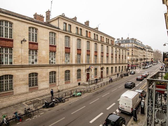 Chic One Bedroom Oasis in the Heart of Paris, Paris Amsterdam Apartments for Rent
