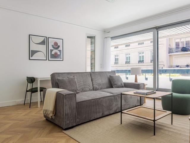 Chic One Bedroom Oasis in the Heart of Paris, Paris Amsterdam Apartments for Rent